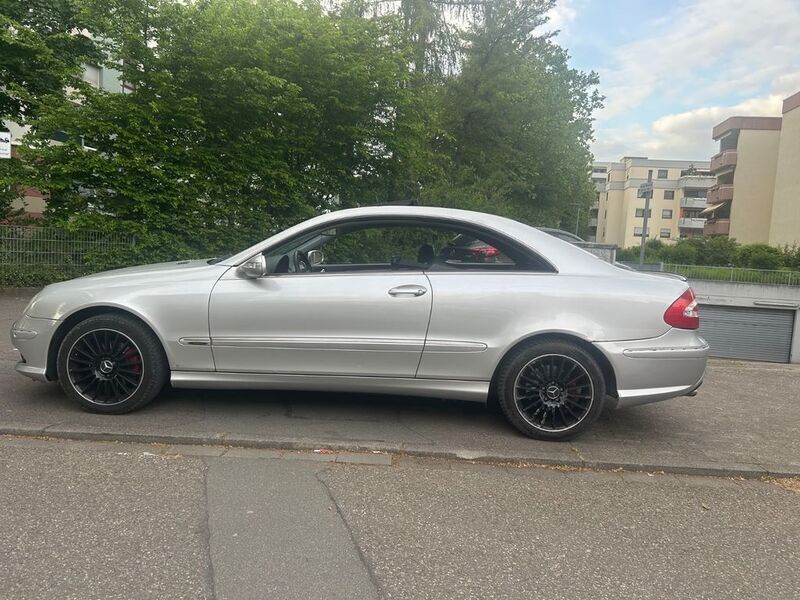 Silber Gebraucht 2004 Mercedes CLK320 Avantgarde Coupé | 5.800 € (Superpreis) - Bild 1/4