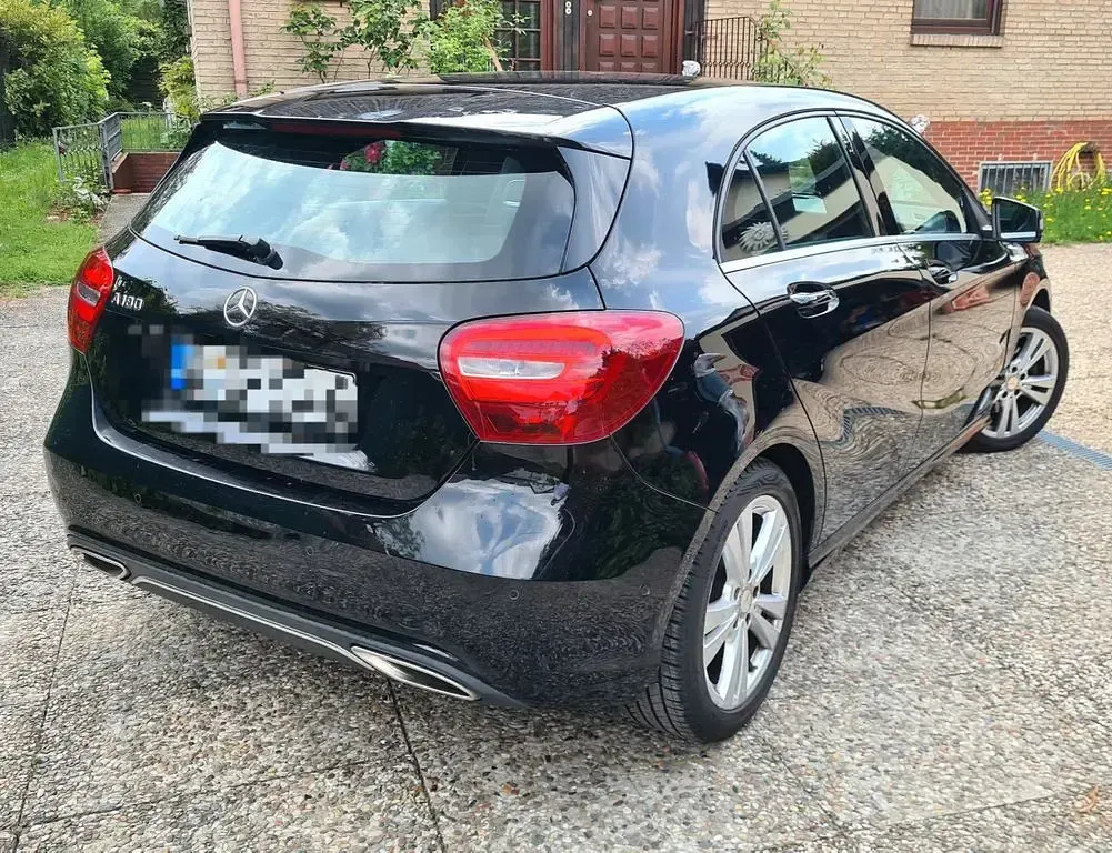 Gebraucht Mercedes A180 Edition 122 PS (89 kW) 2016 Schwarz Kleinwagen