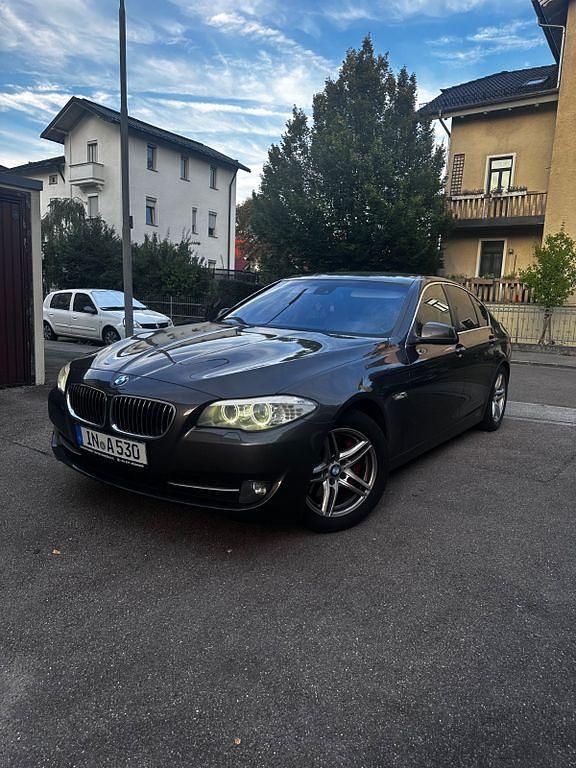 Braun Gebraucht 2011 BMW 530 Limousine | 9.500 € (Fairer Preis) - Bild 1/4