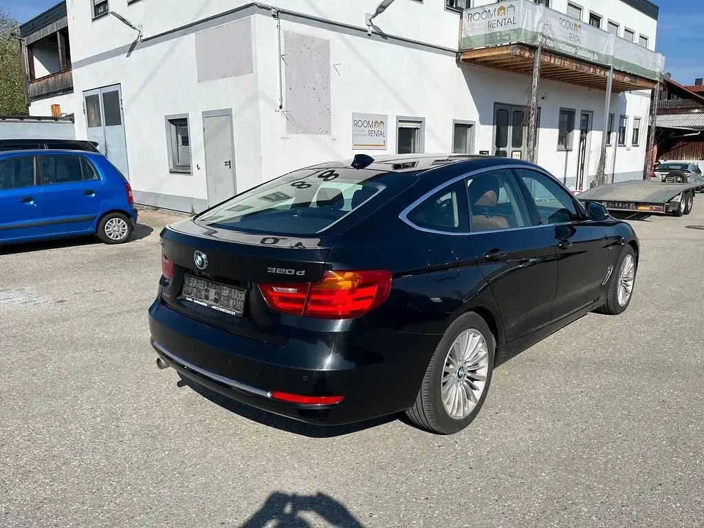 Gebraucht BMW 320 Sport Line 184 PS (135 kW) 2014 Schwarz Limousine
