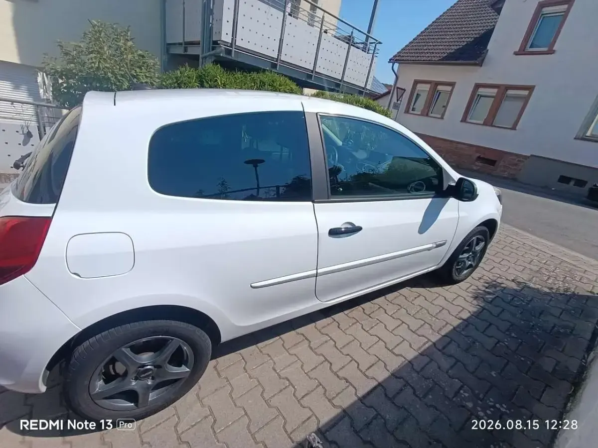 Gebraucht Renault Clio II Dynamique 75 PS (55 kW) 2009 Limousine
