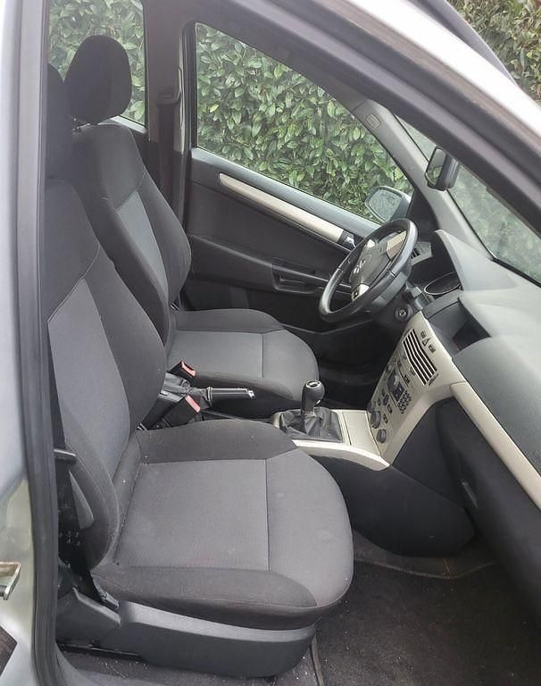 Gebraucht Opel Astra Cosmo 125 PS (91 kW) 2008 Silber Limousine