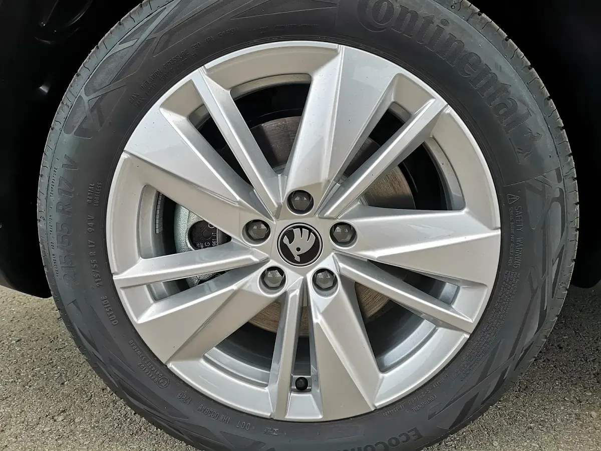 Neu Skoda Karoq Selection 150 PS (110 kW) 2026 Graphitegrau metallic SUV