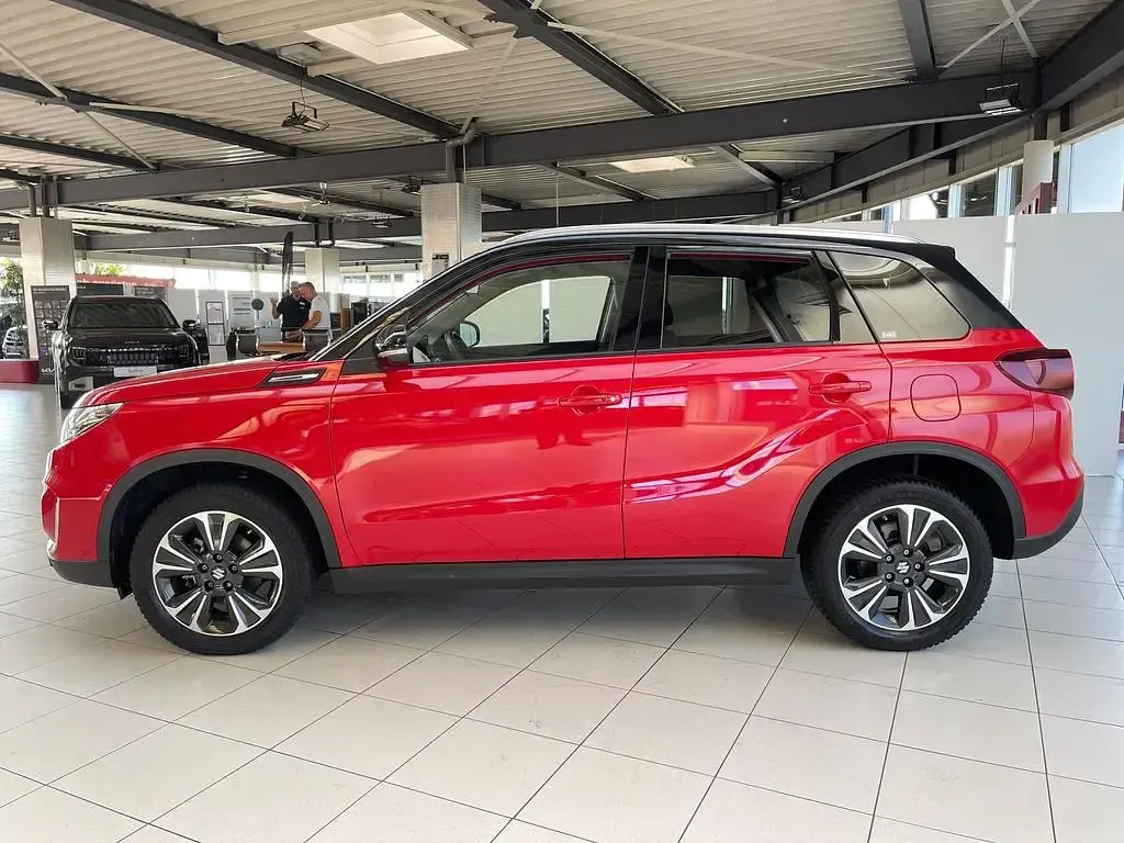 Gebraucht Suzuki Vitara Comfort+ 102 PS (75 kW) 2022 Rot SUV