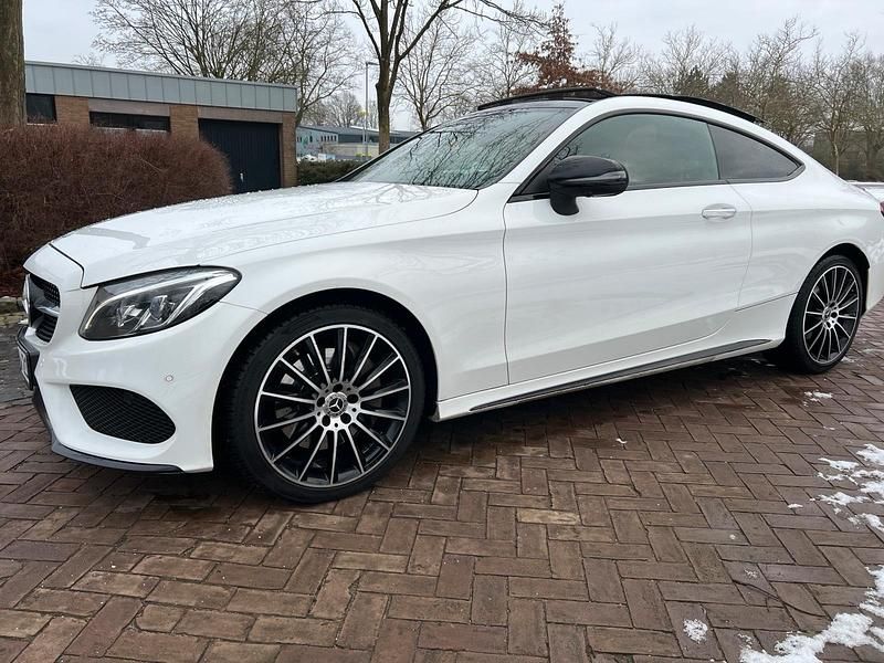Weiß Gebraucht 2017 Mercedes C250 AMG line Cabrio | 25.000 € - Bild 1/4