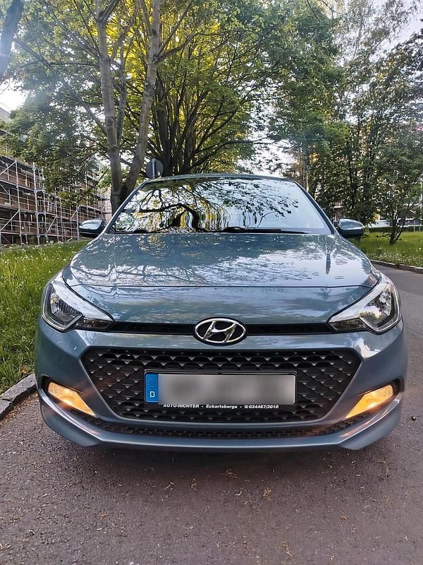 Blau Gebraucht 2018 Hyundai i20 Limousine | 10.500 € (Fairer Preis) - Bild 1/4