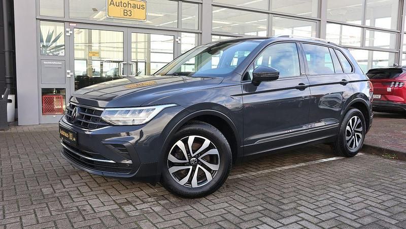 Grau Gebraucht 2022 VW Tiguan Active SUV | 21.899 € (Fairer Preis) - Bild 1/4