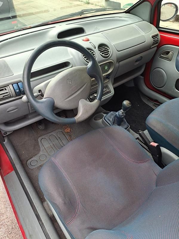 Rot Gebraucht 2004 Renault Twingo Kleinwagen | 700 € (Guter Preis) - Bild 1/4
