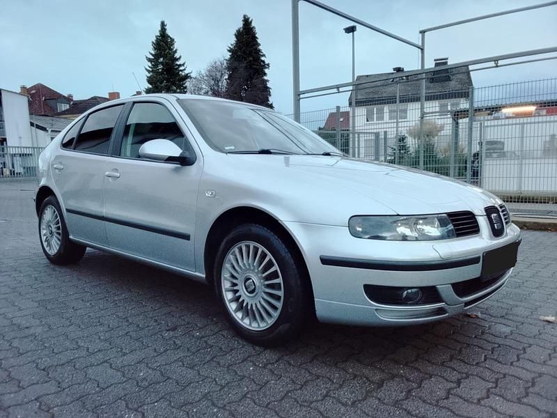 Second-hand Seat Leon 105 CP (77 kW) 2003 Argintiu Hatchback