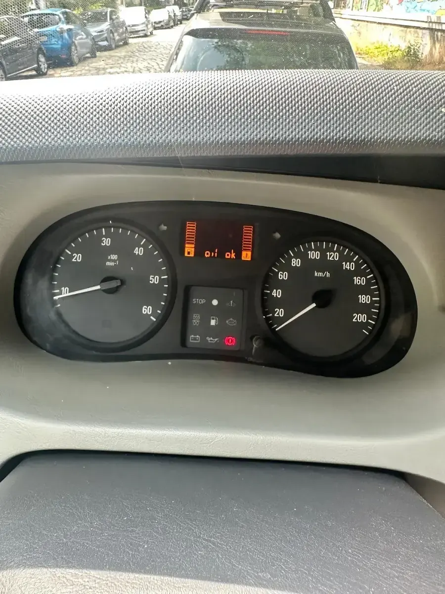 Gebraucht Opel Vivaro 2005 Weiß Van / Kleinbus