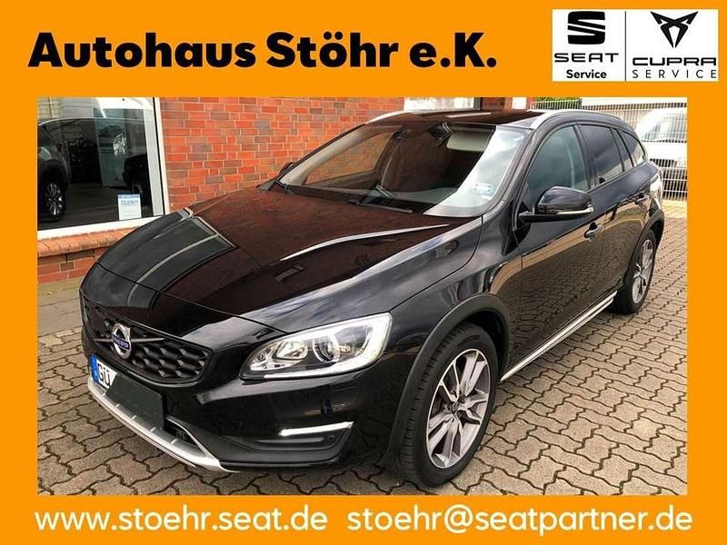 Onyx schwarz Gebraucht 2018 Volvo V60 CC Pro Kombi | 17.890 € (Superpreis) - Bild 1/4