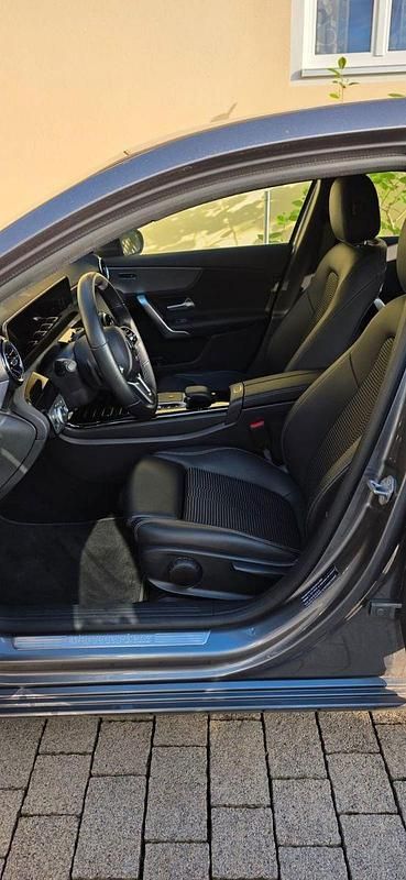 Gebraucht Mercedes A180 136 PS (100 kW) 2020 Grau Kleinwagen