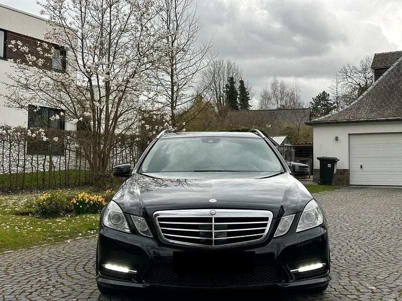 Gebraucht Mercedes E350 265 PS (194 kW) 2013 Schwarz Kombi