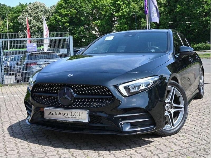 Kosmosschwarz metalliclack Gebraucht 2020 Mercedes A250 AMG line Limousine | 26.489 € (Guter Preis) - Bild 1/4