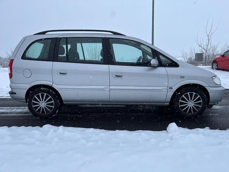 Gebraucht Opel Zafira Elegance 125 PS (91 kW) 2005 Silber Van / Kleinbus