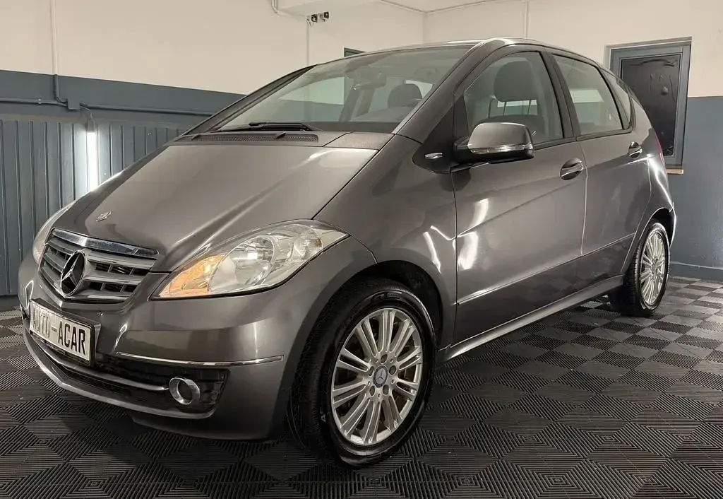 Gebraucht Mercedes A180 109 PS (80 kW) 2011 Grau Limousine