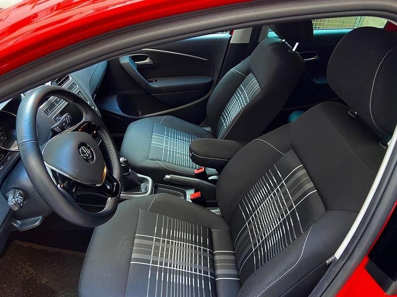 Gebraucht VW Polo LOUNGE 90 PS (66 kW) 2015 Rot Kleinwagen