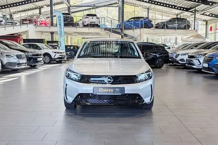 Usata Opel Corsa-e 100 kW (136 CV) 2023 Argento Utilitaria