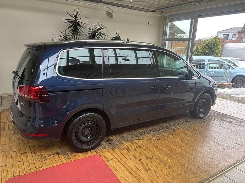 Gebraucht VW Sharan Comfortline 184 PS (135 kW) 2017 Night blue metallic Van / Kleinbus