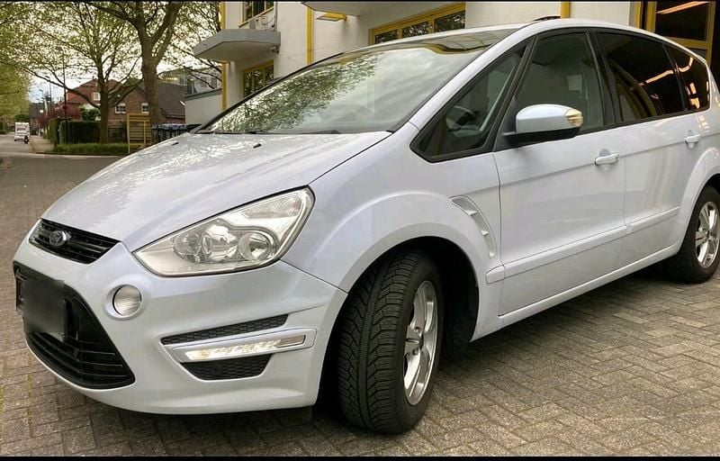 Weiß Gebraucht 2013 Ford S-MAX S Van / Kleinbus | 9.290 € (Fairer Preis) - Bild 1/4
