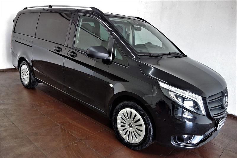 Obsidianschwarz metallic Gebraucht 2022 Mercedes Vito Van / Kleinbus | 27.500 € - Bild 1/4