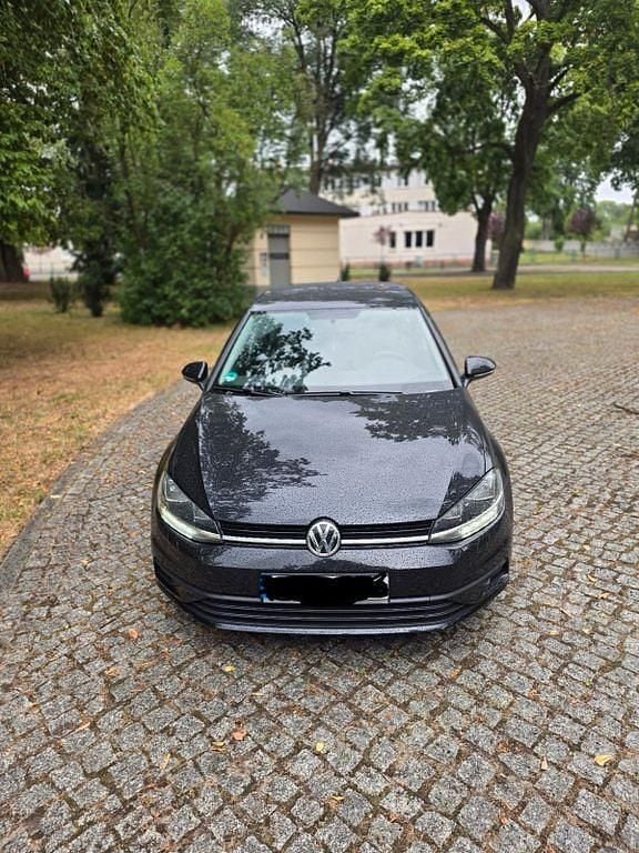 Schwarz Gebraucht 2019 VW Golf VII Trendline Limousine | 12.500 € (Guter Preis) - Bild 1/4