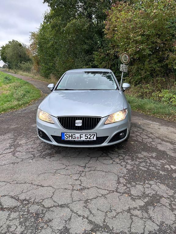 Silber Gebraucht 2009 Seat Exeo Limousine | 3.990 € (Fairer Preis) - Bild 1/4