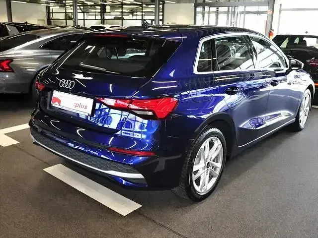 Usado Audi A3 Advanced 150 HP (110 kW) 2025 Azul Sedan