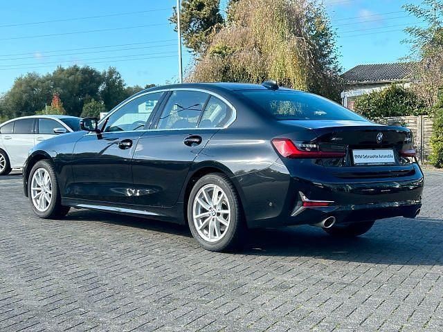 Gebraucht BMW 320 Luxury Line 184 PS (135 kW) 2021 Saphirschwarz (metallic) Limousine