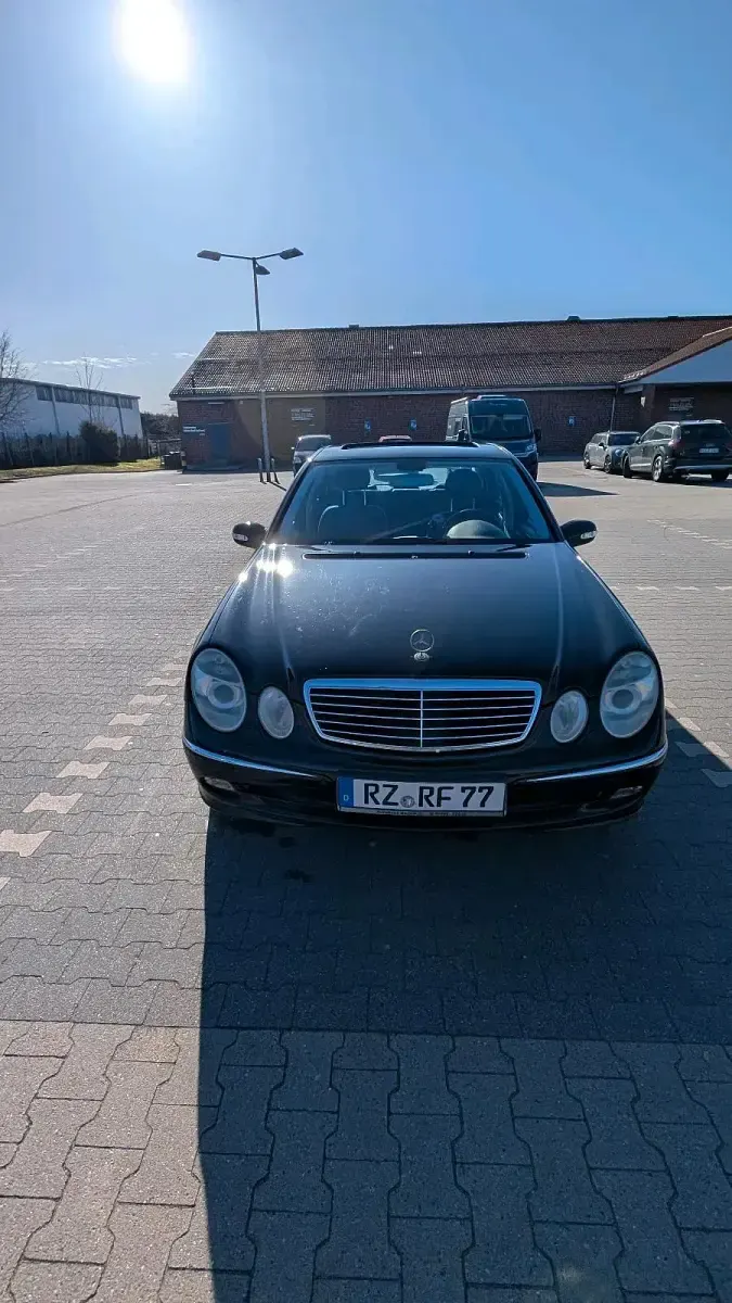 Gebraucht Mercedes E220 Avantgarde 150 PS (110 kW) 2004 Schwarz Limousine