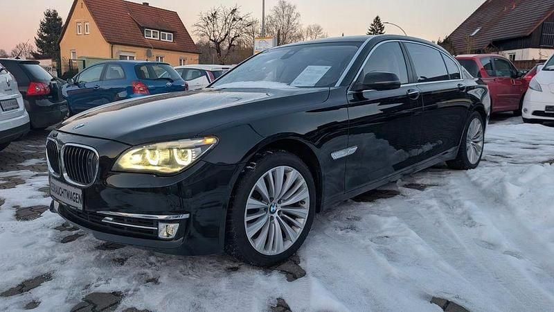 Schwarz Gebraucht 2015 BMW 750L Limousine | 21.390 € (Superpreis) - Bild 1/4