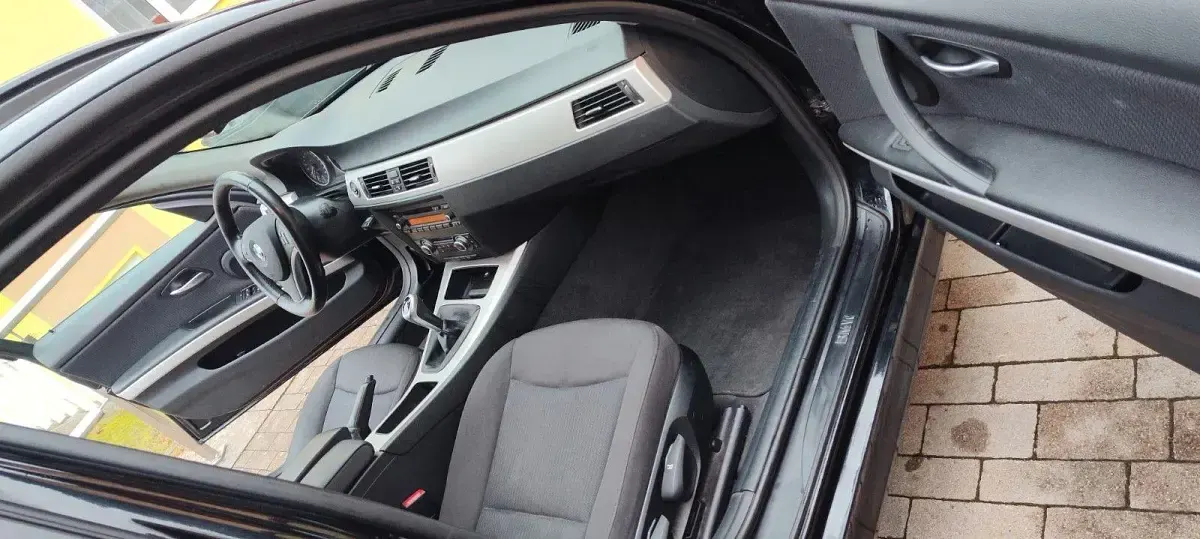 Gebraucht BMW 320 Performance 184 PS (135 kW) 2011 Schwarz Kombi