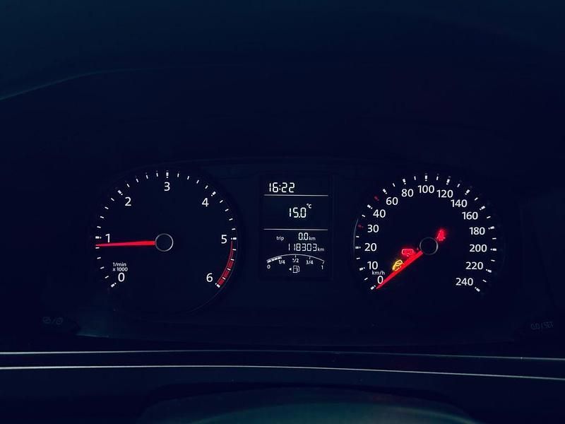 Gebraucht VW Transporter 84 PS (61 kW) 2017 Rot Van