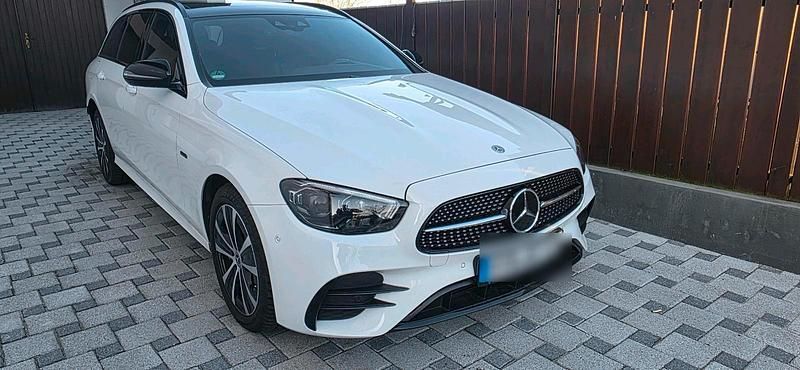 Weiß Gebraucht 2021 Mercedes E300 Kombi | 24.990 € (Etwas zu teuer) - Bild 1/4