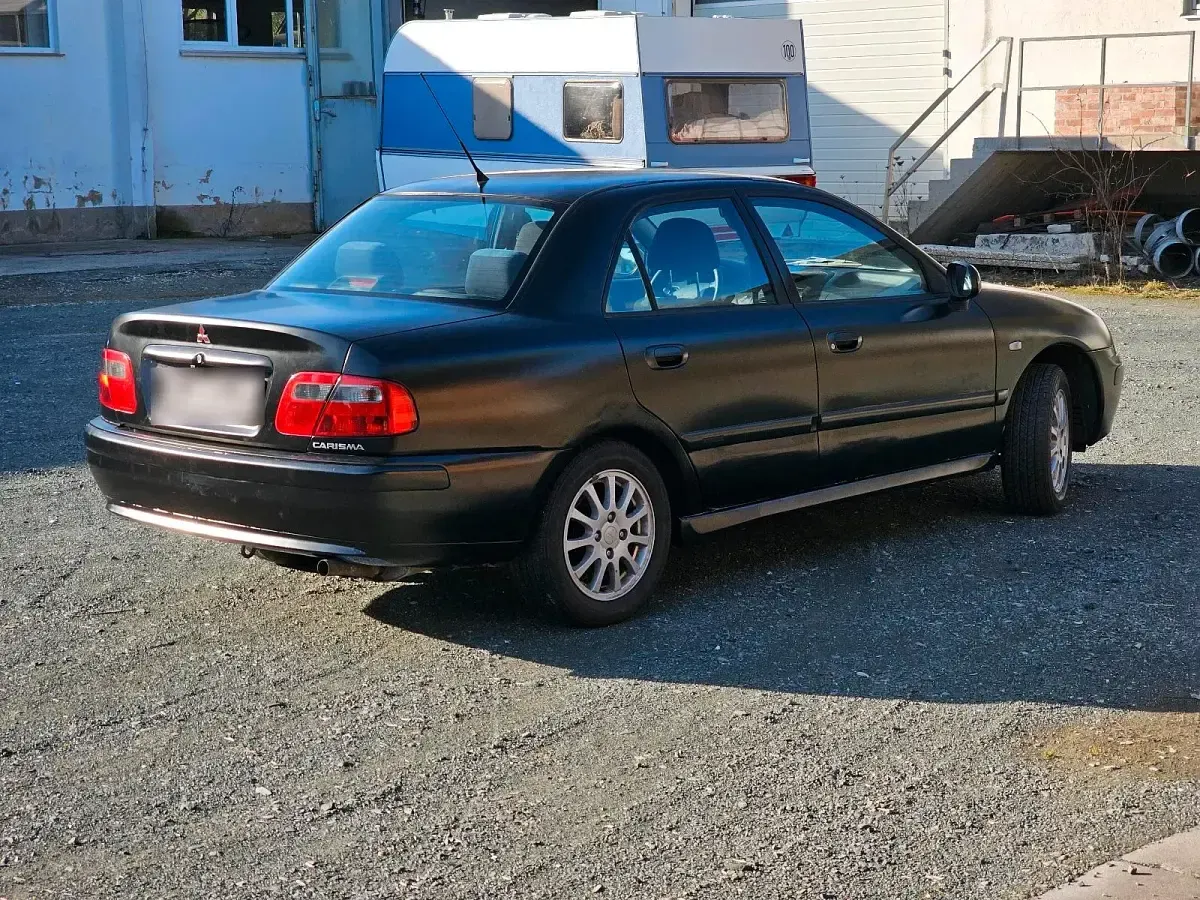 Gebraucht Mitsubishi Carisma 100 PS (73 kW) 2001 Schwarz Limousine