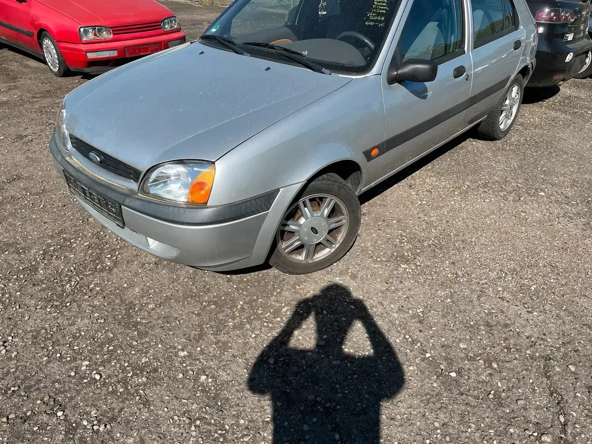 Gebraucht Ford Fiesta 70 PS (51 kW) 2002 Silber Kleinwagen