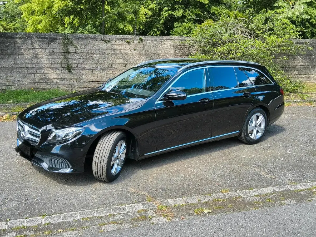 Gebraucht Mercedes E220 194 PS (142 kW) 2017 Schwarz Kombi