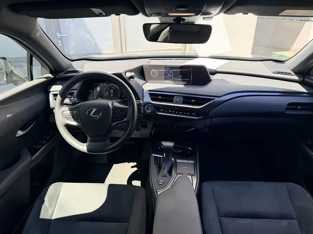Gebraucht Lexus UX 250h 184 PS (135 kW) 2022 Grau SUV