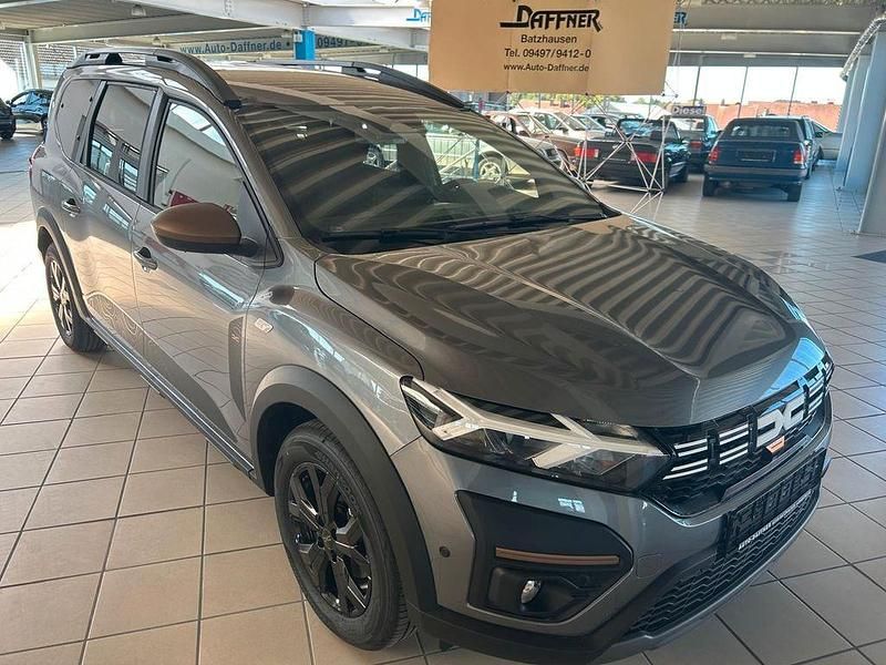 Gebraucht Dacia Jogger 101 PS (74 kW) 2025 Grau Van / Kleinbus