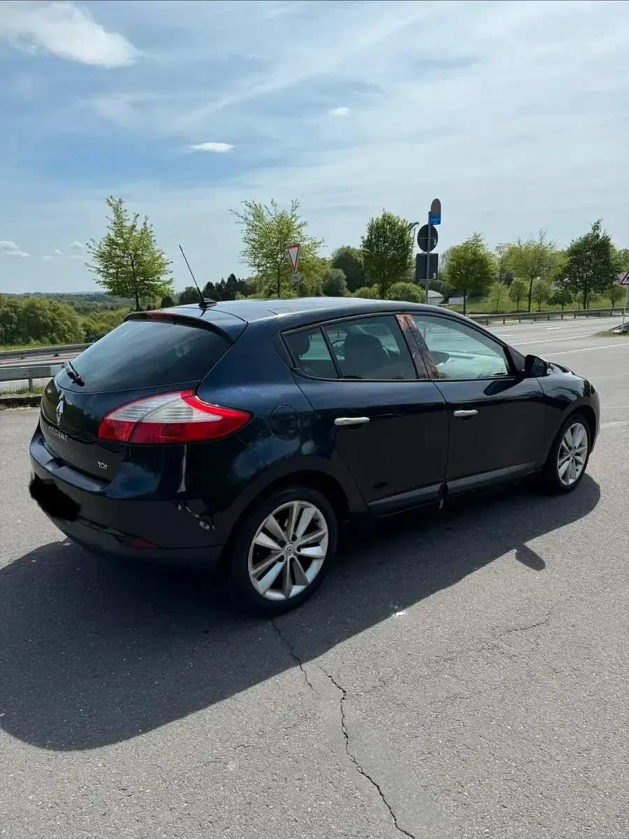 Gebraucht Renault Mégane 130 PS (95 kW) 2010 Blau Limousine