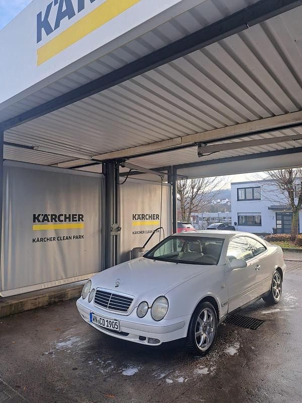 Weiß Gebraucht 1997 Mercedes CLK230 Elegance Coupé | 2.499 € - Bild 1/4