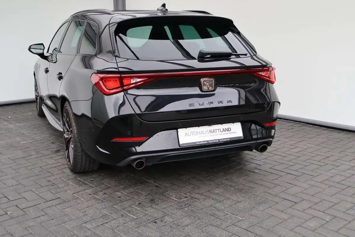 Second-hand Cupra Leon 245 CP (180 kW) 2022 Negru Break