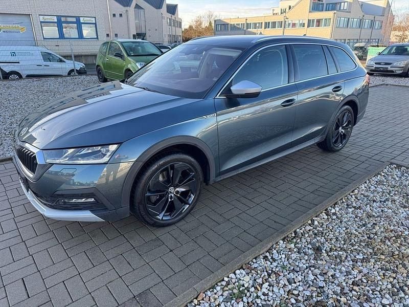 Grau Gebraucht 2022 Skoda Octavia Scout 4x4 Kombi | 19.999 € (Superpreis) - Bild 1/4