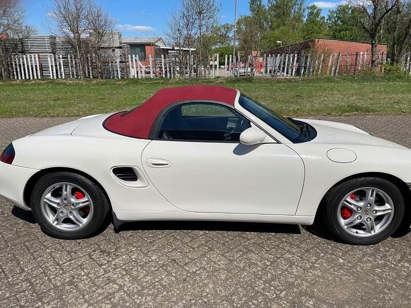 Second-hand Porsche Boxster 220 CP (161 kW) 2000 Alb Cabrio