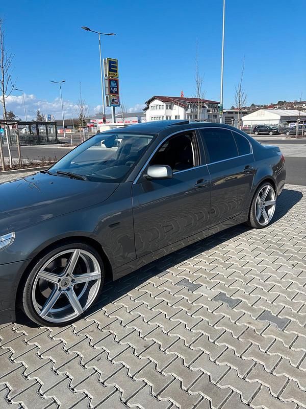 Gebraucht BMW 525 218 PS (160 kW) 2006 Grau Limousine