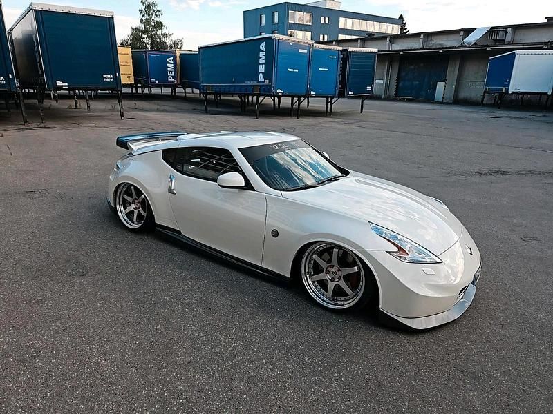 Weiß Gebraucht 2014 Nissan 370Z Nismo Nismo Coupé | 36.999 € - Bild 1/4