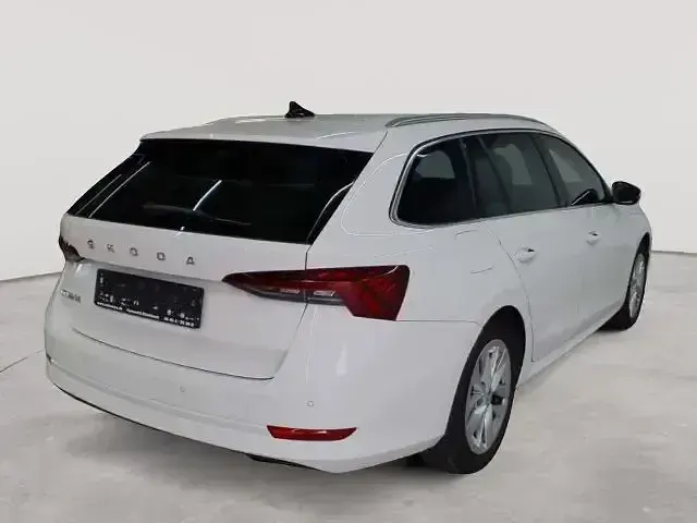 Gebraucht Skoda Octavia First Edition 150 PS (110 kW) 2021 Candyweiß uni Kombi