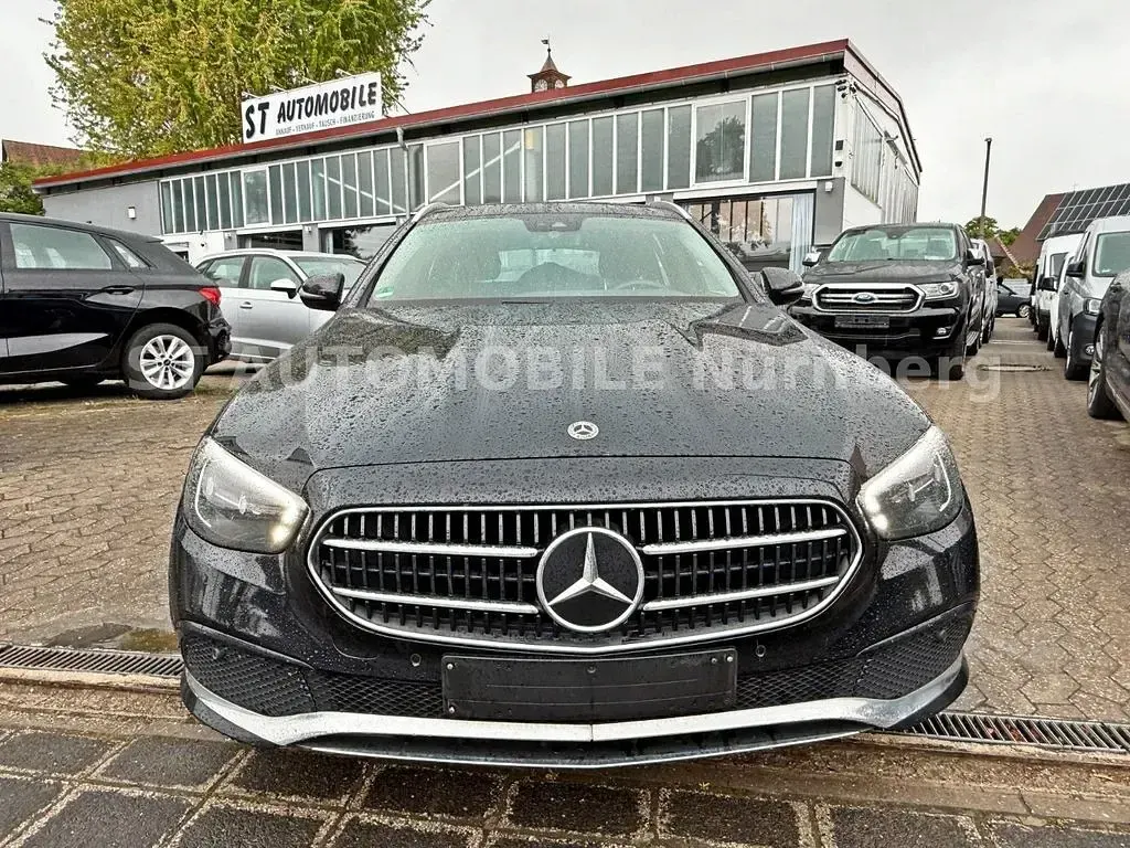 Gebraucht Mercedes E220 Avantgarde 200 PS (147 kW) 2022 Schwarz Limousine