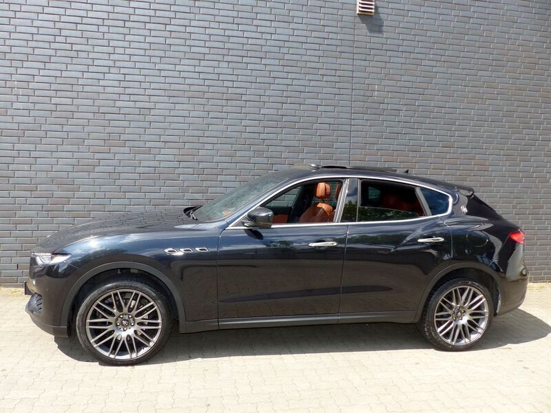Schwarz Gebraucht 2018 Maserati Levante SUV | 47.900 € (Teuer) - Bild 1/4