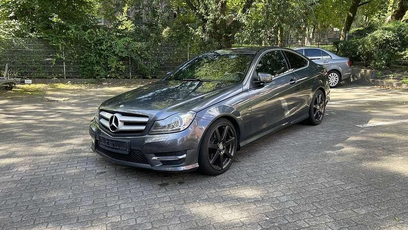 Grau Gebraucht 2013 Mercedes C220 AMG line Coupé | 8.300 € (Fairer Preis) - Bild 1/4